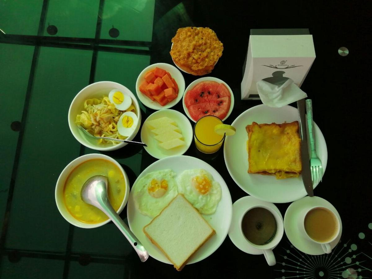 Golden Gate China Town Hotel Yangon Bagian luar foto