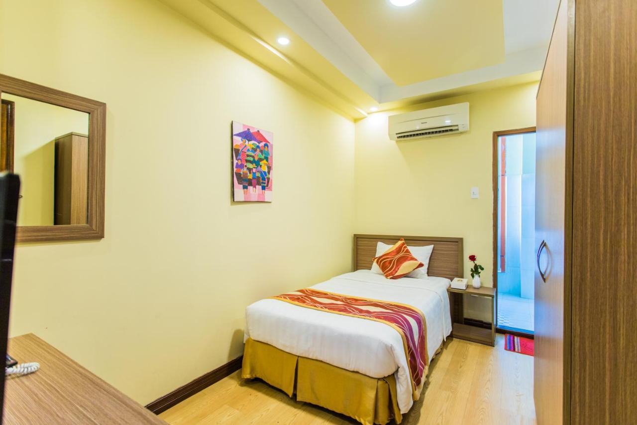 Golden Gate China Town Hotel Yangon Bagian luar foto
