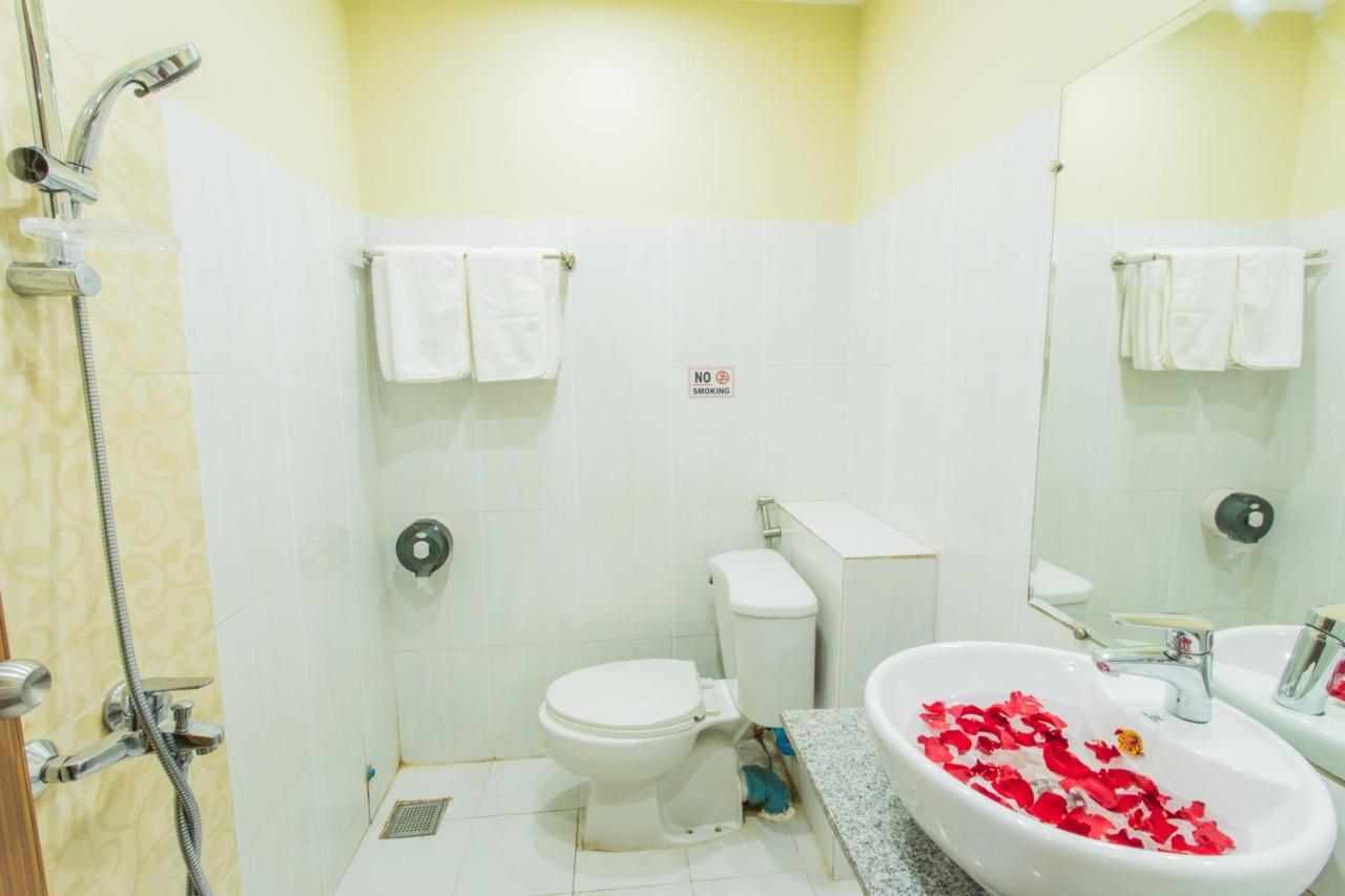 Golden Gate China Town Hotel Yangon Bagian luar foto
