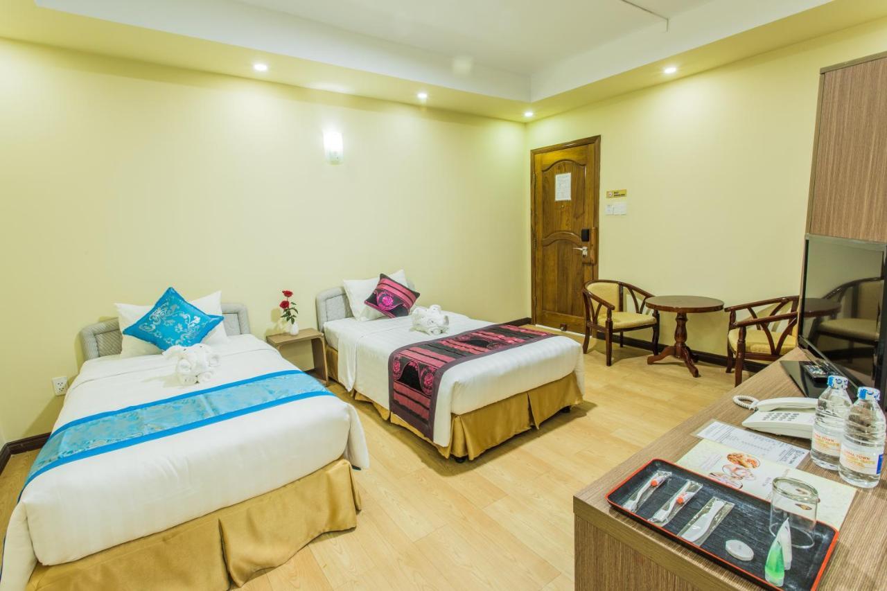 Golden Gate China Town Hotel Yangon Bagian luar foto
