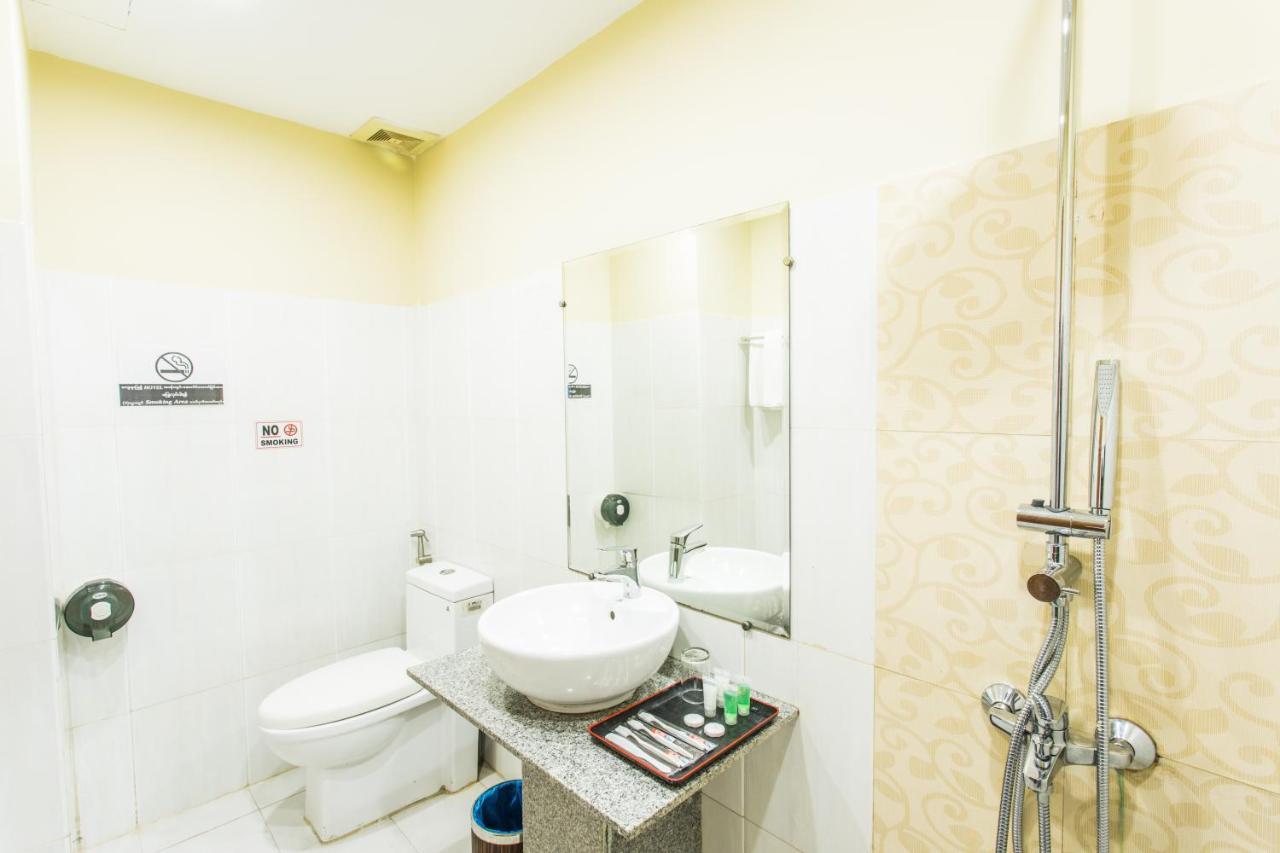 Golden Gate China Town Hotel Yangon Bagian luar foto